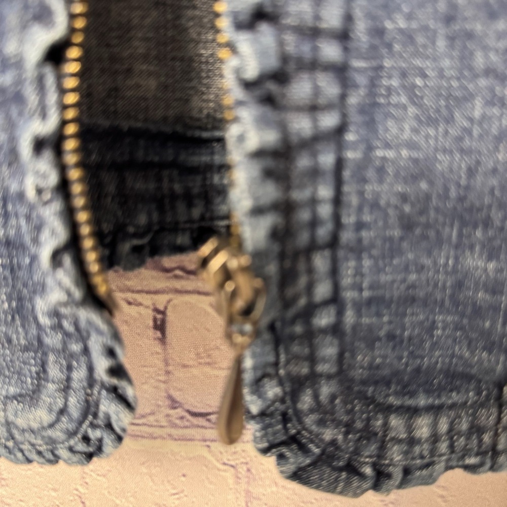D&Co.‎ Women's Denim Jacket Ruffle Zip Jacket Small 97%cotton Excellent - Picture 4 of 5